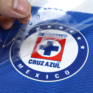 Tem nhãn quần áo <span class=keywords><strong>silicon</strong></span> mềm in lụa logo tùy chỉnh, hiệu ứng nổi 3D, ép nhiệt, dành cho áo thun - Product Image 2