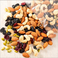 Mezcla de frutos secos y frutas deshidratadas para el desayuno: Nueces de macadamia, anacardos, nueces, arándanos, pasas. Listo para comer, duro, salado y frito.