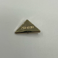 Plaques métalliques triangulaires écologiques anti-corrosion, quincaillerie haut de gamme pour la décoration d'uniformes, foulards et vêtements, commande en gros