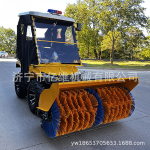 Barredora de Nieve Diésel Amarilla con Tracción en las Cuatro Ruedas y Cepillo Giratorio para Limpieza de Carreteras - Product Image 1