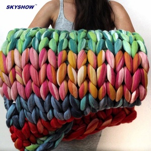 Couverture tricotée en <span class=keywords><strong>laine</strong></span> mérinos, noire, Super épaisse, universelle, couleur arc-en-ciel, 100% acrylique, personnalisée - Product Image 1