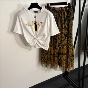Nouvel ensemble décontracté pour femme : T-shirt à manches courtes cintré avec logo imprimé léopard et lettres, motif Méduse + Jupe en maille imprimée couronne - Product Image 2