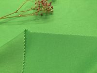 Tissu satiné italien vert 100 % polyester tissé, certifié Oeko-Tex, léger, respirant et résistant aux déchirures, pour la confection de vêtements pour filles