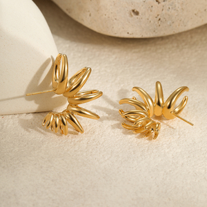 Boucles d'oreilles géométriques dorées en acier inoxydable 18 carats PVD tendance bijoux pour femmes cadeau - Product Image 4