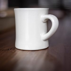Tasses à café en céramique blanches crème personnalisées, style rétro vintage classique, épaisses, imprimées, avec logo personnalisé, en porcelaine - Product Image 3