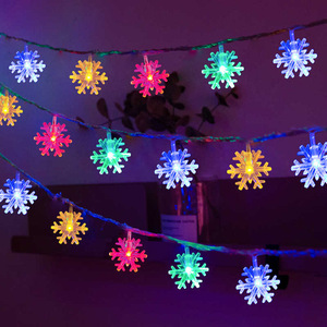 Guirlandes lumineuses LED en forme de flocon de neige en gros, lumières féériques de Noël blanc chaud pour décorations de sapin, de chambre et de fête - Product Image 2