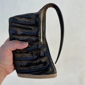 Corne à boire viking en corne naturelle, logo personnalisable, support en cuir de qualité alimentaire, style agate poli, imperméable, style animal - Product Image 1