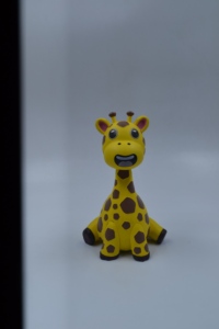 La girafe bobblehead est un animal mignon et ludique, parfait pour votre tableau de bord de voiture, votre bureau ou la décoration de votre maison. - Product Image 2