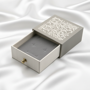 Juego de Empaque de Joyería de Lujo en Verde <span class=keywords><strong>Esmeralda</strong></span> con Logotipo Personalizado, Caja Rígida con Cajón y Bolsa a Juego para Collar y Anillo, Venta al Por Mayor - Product Image 3