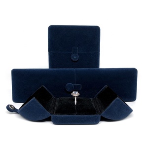 Pu leather velvet jewelry box 2021 velvet jewelry box packaging for sale USA custom logo