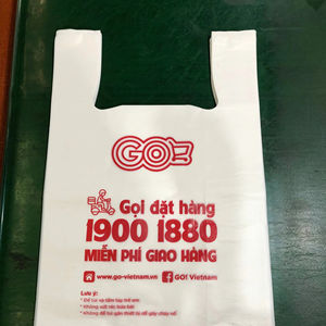 ถุงช้อปปิ้งพลาสติก HDPE พิมพ์โลโก้ตามสั่ง สำหรับร้านขายของชำและร้านค้าปลีก - Product Image 1