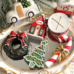 Ensemble d'ornements de Noël en plastique peints : <span class=keywords><strong>voiture</strong></span>, camion, tambour, <span class=keywords><strong>canne</strong></span> à sucre, <span class=keywords><strong>arbre</strong></span>, couronne, décorations suspendues - Product Image 1