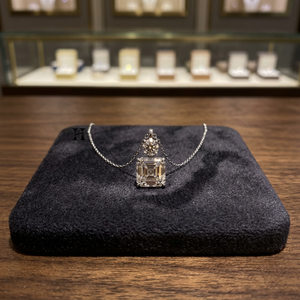 Colgante de Diamante con Corte Asscher Personalizado al por Mayor, Diseño Minimalista en Oro, Joyería Fina con Diamante Certificado IGI/GIA - Product Image 1