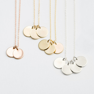 13MM Edelstahl gravierte personal isierte Scheiben kette mit winzigen anfänglichen benutzer definierten Kinder Initialen Halskette Buchstaben Geschenk für Mama - Product Image 1