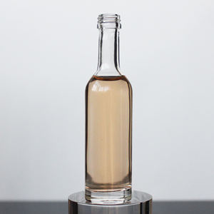 Mini bouteille de whisky personnalisée vide et transparente de 50ml bouteille d'échantillon de tequila <span class=keywords><strong>rhum</strong></span> gin vodka en verre super silex avec bouchon à vis - Product Image 2