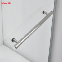 Paroi de douche coulissante incurvée de conception européenne pour hôtel et maison d'hôtes, avec poulie en acier inoxydable et cadre en verre revêtu, pour séparation zones sèche et humide de la salle de bain