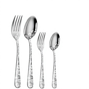 Ensemble de couverts en métal argenté avec motif floral gravé, fourchettes, couteaux et cuillères, vaisselle élégante de qualité supérieure pour la table à manger à la maison - Product Image 1