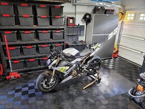 Shock Absorbent <b>Plastic</b> Garage <b>Floor</b> Tiles Noise Reduction Technology Safe for Kids and Pets Home Gym Use - Product Image 6