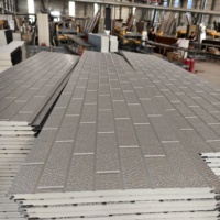 Panneaux sandwich isolants rigides en polyuréthane de 16 mm pour revêtement de façade, murs modulaires, maisons préfabriquées, villas