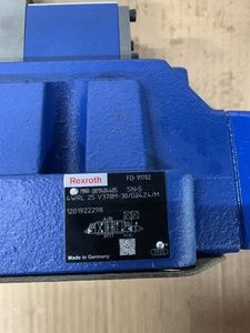 Válvula Direccional Proporcional 4WRL 25 V370M-3X/G24Z4/M 0811404405, Hidráulica, Ajustable, Proporcional - Product Image 3