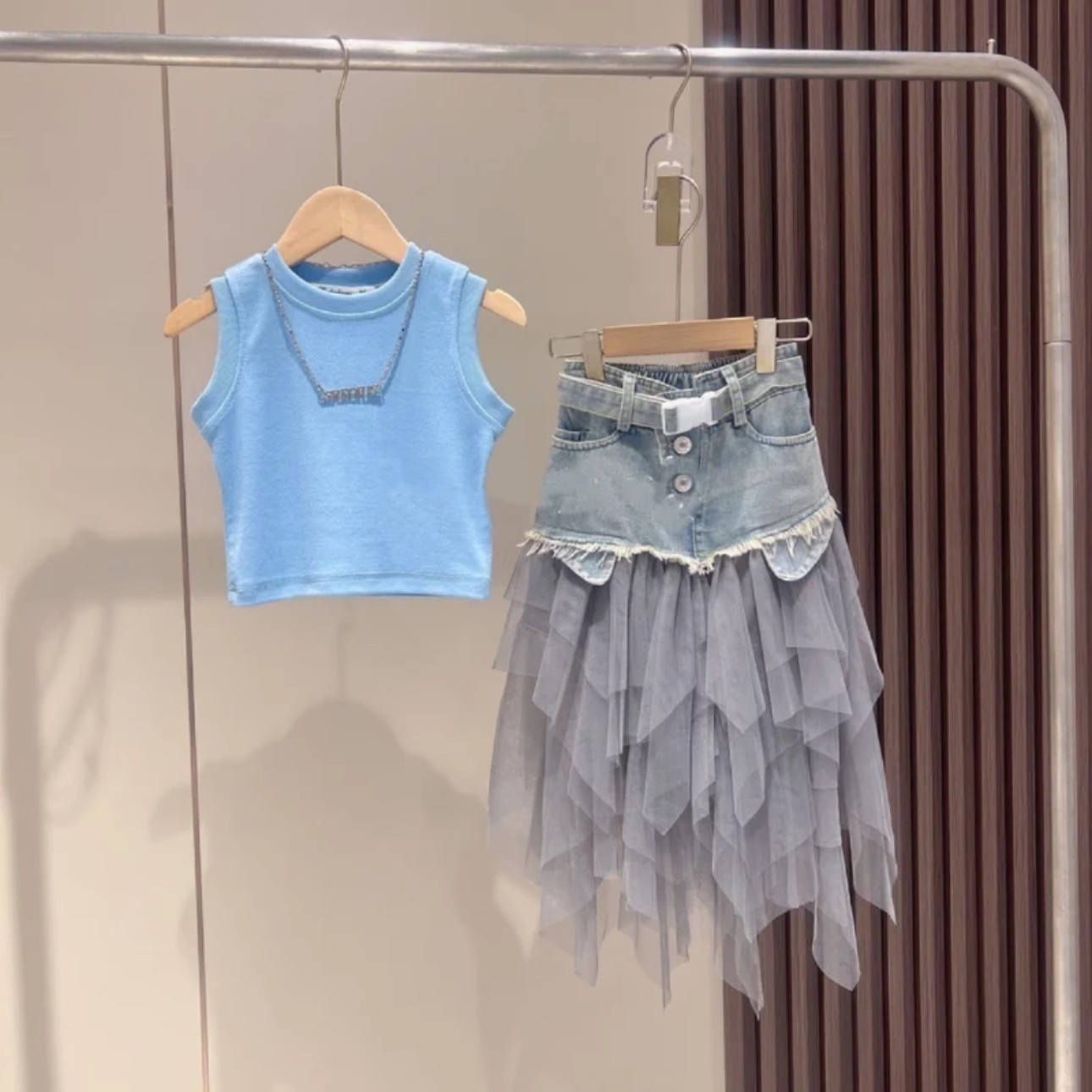 Blue vest (send necklace) denim gauze skirt