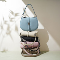 Nouveau style 2026 – Sac bandoulière haut de gamme en cuir véritable pour femme, design de niche, forme croissant, deux sangles, imperméable, en polyester, très tendance