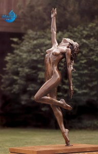 Sculpture de femme nue en bronze poli avec impression en relief, dansant dans le jardin, design moderne Feng Shui pour usage extérieur - Product Image 2