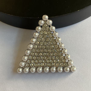 Broche en diamants rouges et perles blanches de haute qualité, broche en diamant personnalisée pour sari, sororité grecque Delta Society - Product Image 5