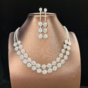 Collection transfrontalière Europe-Amérique : Série de chaînes à griffes best-seller, style luxe léger avec strass étincelants - Product Image 4