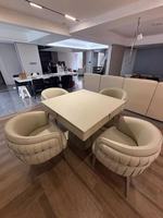Chaise de salle à manger en cuir de luxe moderne et simple chaise de café de négociation avancée chaise de table d'art d'ongle pour l'usage de ménage et de restaurant