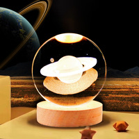 Lampe de nuit en forme de boule de cristal du système solaire avec base en bois ronde, lampe LED, pendentif en cristal K9, lampe lumineuse réglable USB