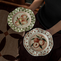 Assiette à dîner en céramique peinte à la main avec motif floral sur le bord, vaisselle OEM ODM, assiettes décoratives en grès à motif floral vintage et fruité