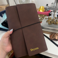 Carnet de notes A5 en cuir PU vintage personnalisé avec logo, pochette multi-cartes, sangle élastique, couverture de carnet de notes