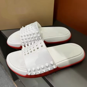 Sandalias Personalizadas con Remaches, Sandalias de Diseñador de Lujo, Pantuflas de Marca Privada, Pantuflas para Hombre, Suela Gruesa de Doble Capa, Unisex - Product Image 1