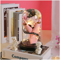 LanDuo LD065 Rose éternelle sous cloche en verre LED, ornement ange, fleur naturelle préservée faite à la main, 15x26cm, respectueux de l'environnement