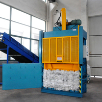 Presse verticale compacte pour le recyclage du carton, du papier usagé et du plastique