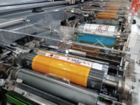 Nouvelle machine d'impression flexographique automatique en ligne pour étiquettes, séchage UV, 10 couleurs, haute efficacité de production, 130 m/min, pour cartes