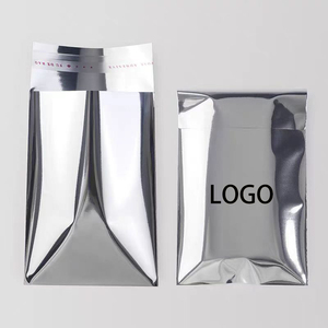 Sachets d'<span class=keywords><strong>Expédition</strong></span> Poly Film Métallisé Argenté en <span class=keywords><strong>Plastique</strong></span>, Personnalisables avec Logo et Nom, Enveloppes Isolantes Auto-Adhésives en Feuille d'Aluminium - Product Image 1