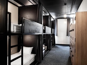 Lit capsule noir en bois et acier, très demandé, pour cabine de couchage économique d'auberge de jeunesse, stable et robuste - Product Image 5