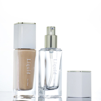 Dernier modèle Bouteille de fond de teint en plexiglas pressé à tête blanche poudrée transparente en verre carré de 30ml