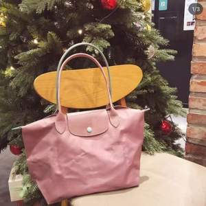 Sac fourre-tout à bandoulière unique de style français 2025, grande capacité, en nylon, style dumpling, sac à main pour les trajets quotidiens/les voyages d'été - Product Image 2