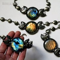 NM42363 Collier ras-de-cou avec pendentif triple déesse de la lune en labradorite et pyrite, motif phases de lune, plaqué argent antique, bijoux pour femme