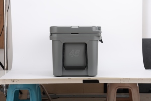 65L tùy chỉnh thiết kế rotomolded cứng hộp mát với nắp ghế đệm cách điện băng ngực hộp mát cho chèo thuyền cắm trại BBQ - Product Image 6