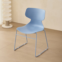 Chaises d'entraînement empilables en plastique avec dossier, polyvalentes pour les réunions, la bibliothèque, la salle à manger et la réception, design concis
