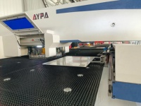 Prensa Punzonadora CNC de Torreta para Fabricación Automática de Muros Cortina de Aluminio