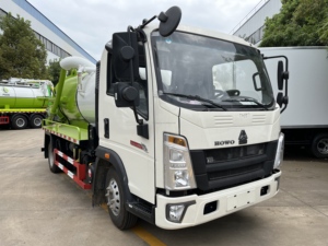 Camión de Succión de Aguas Residuales Ligero Sinotruk HOWO 4x2 de 5 cbm (5000 Litros), Camión Limpiador de Tanques Sépticos - Product Image 6