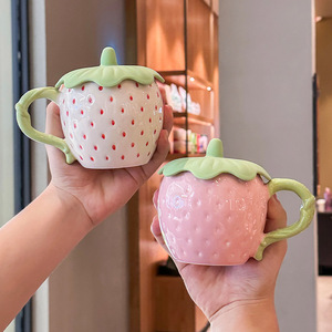 Caneca de Cerâmica Criativa Moderna em Forma de Morango 3D com Tampa |   Caneca de Café com Design de Frutas Fofas para Casa e Presentes para Meninas - Product Image 3