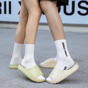Venta al por mayor de moda 2024 verano grueso diseñador antideslizante EVA chanclas Zapatillas de casa señoras mujeres hombres zapatos planos sandalias Mujer