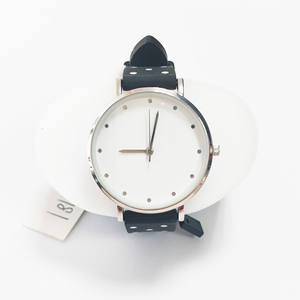 OEM 럭셔리 쿼츠 여성용 시계 귀여운 미니멀리스트 틈새 디자인 트렌디 한 학생 기질 가죽 밴드 합금 케이스 완벽한 시계 - Product Image 2