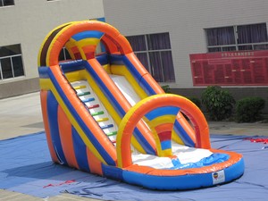 สไลเดอร์น้ำเป่าลม PVC แบบกำหนดเองขายส่งจากโรงงาน พร้อมสระน้ำ สไลเดอร์เป่าลมขนาดใหญ่แบบคอมโบ บ้านเด้งดึ๋งพร้อมสไลเดอร์และสิ่งกีดขวาง - Product Image 1